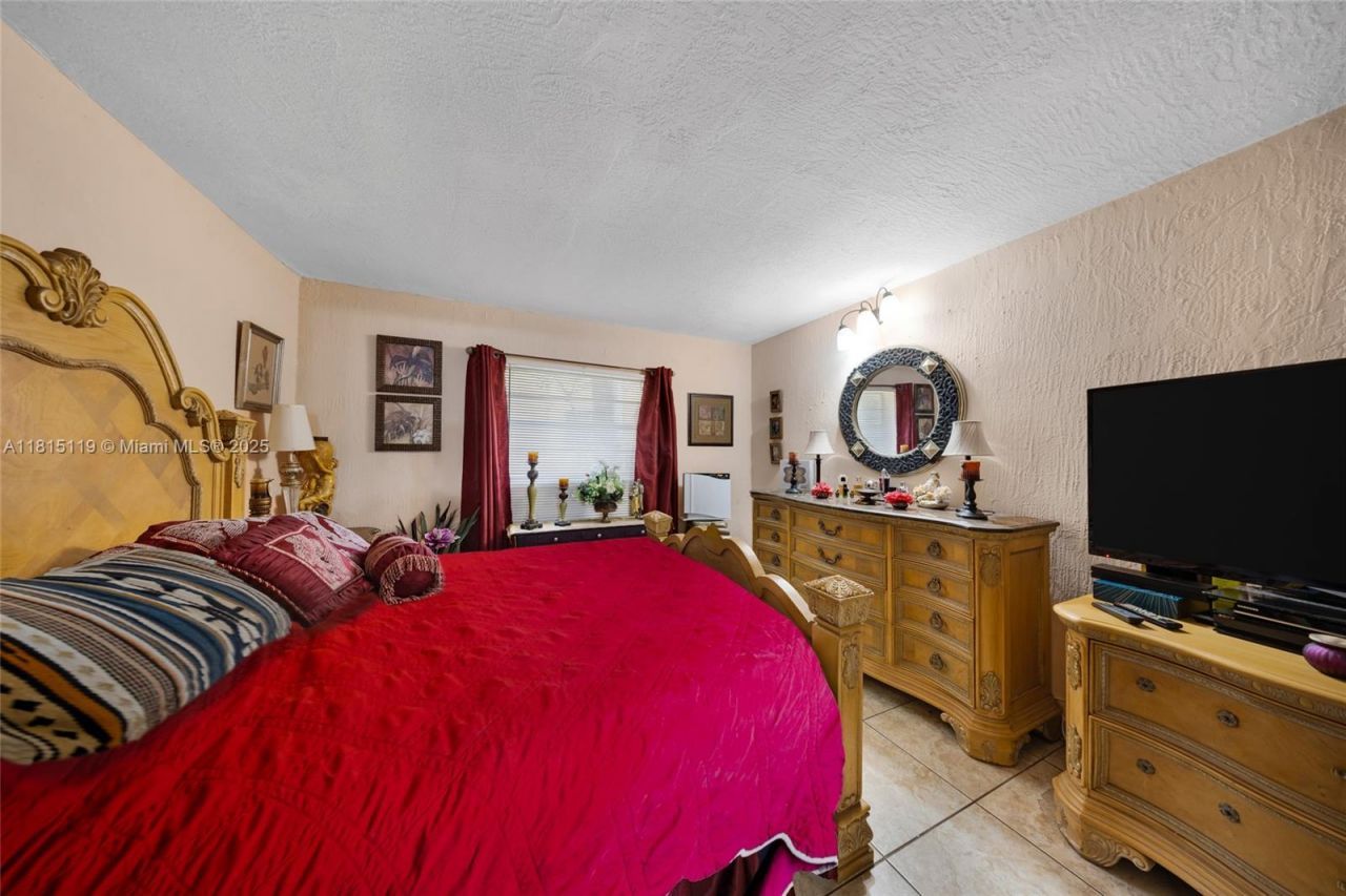 980 NW 45th Ave, Miami, FL 33126 Photo