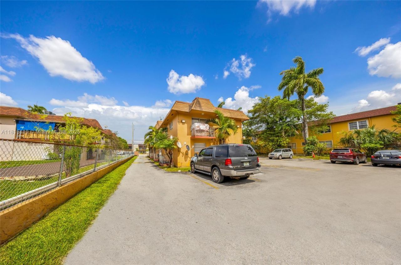 980 NW 45th Ave, Miami, FL 33126 Photo