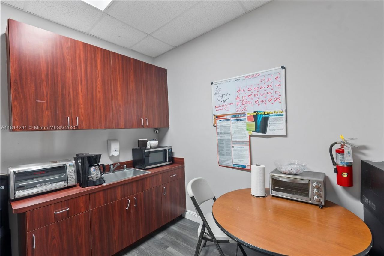 4301 S Flamingo Rd, Davie, FL 33330 Photo