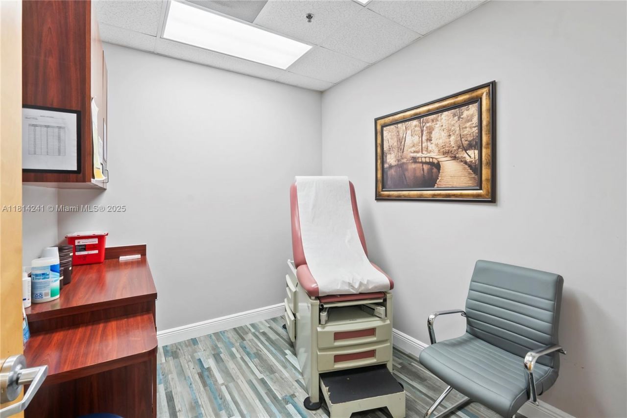 4301 S Flamingo Rd, Davie, FL 33330 Photo