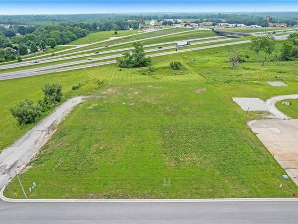 600 Schug Avenue, Peculiar, MO 64078