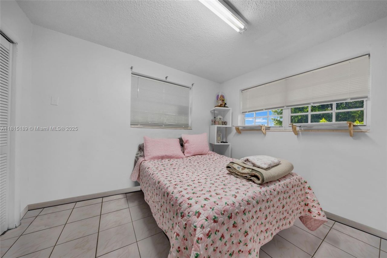 4340 NW 11th St, Miami, FL 33126 Photo