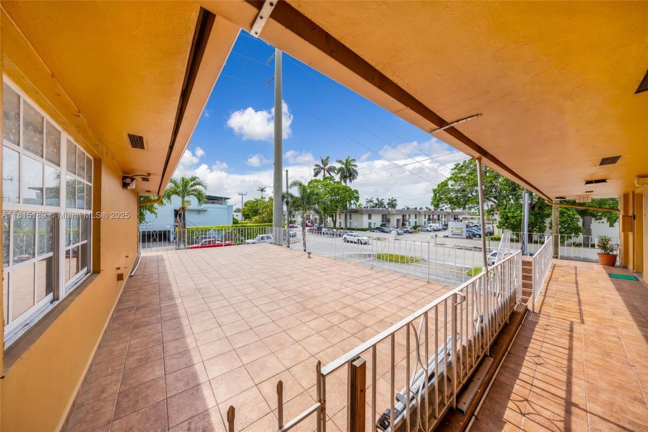 4340 NW 11th St, Miami, FL 33126 Photo