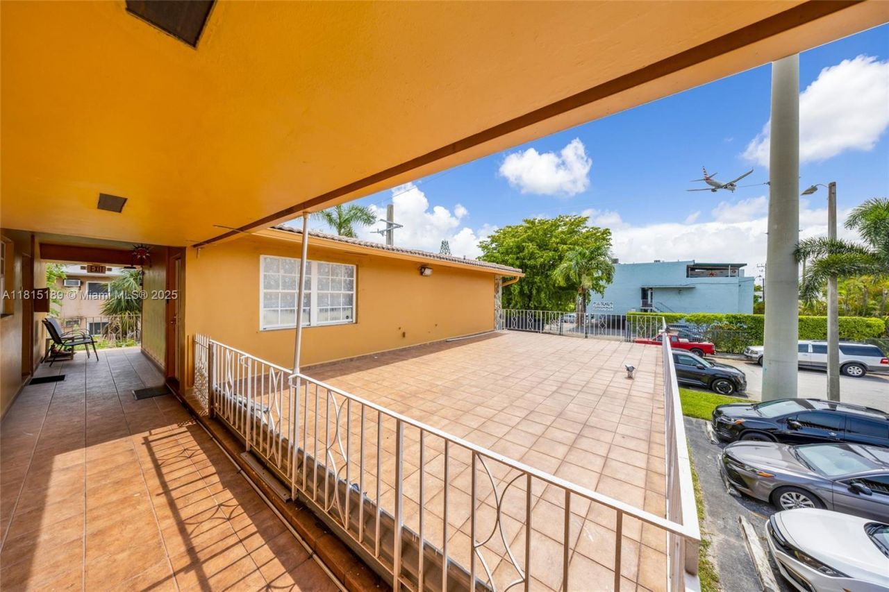 4340 NW 11th St, Miami, FL 33126 Photo