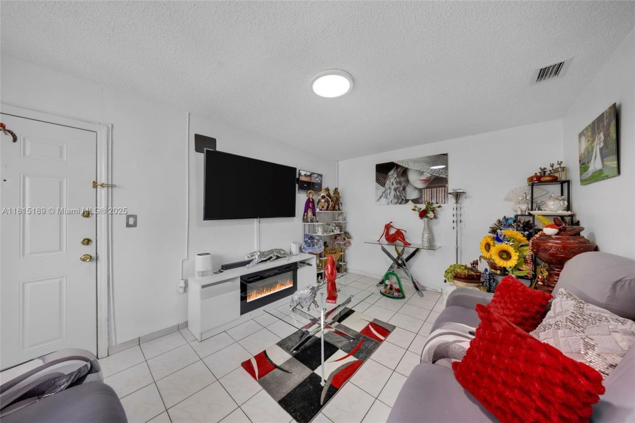 4340 NW 11th St, Miami, FL 33126 Photo