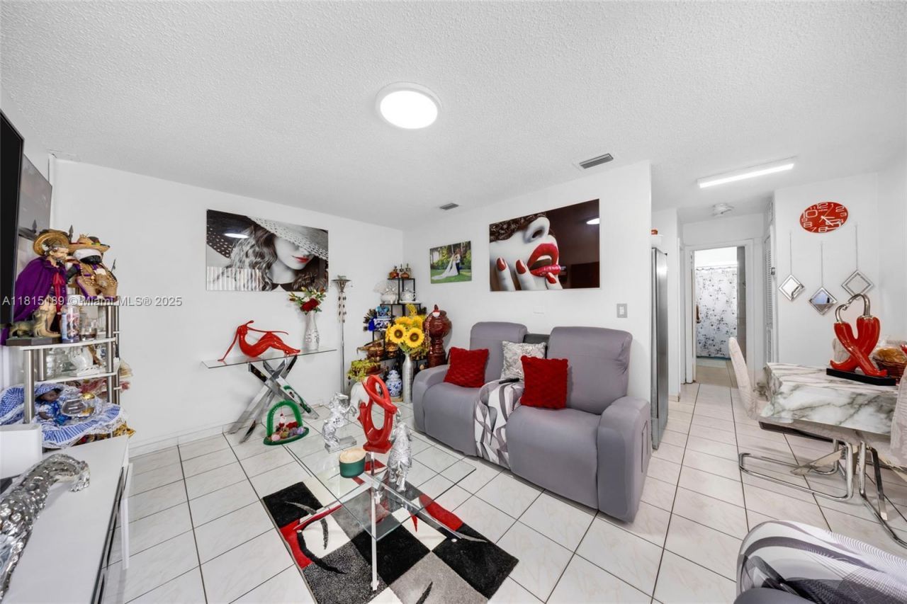 4340 NW 11th St, Miami, FL 33126 Photo