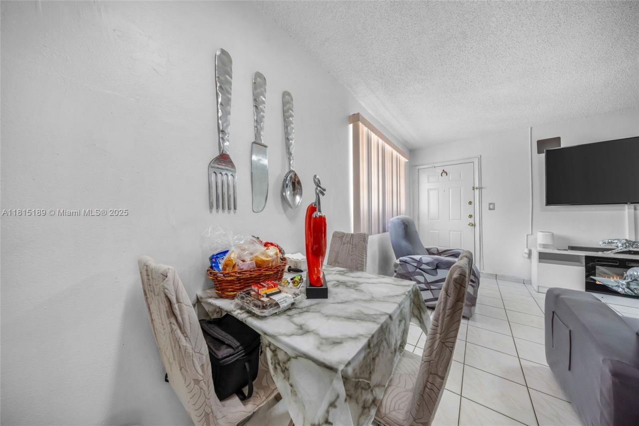 4340 NW 11th St, Miami, FL 33126 Photo