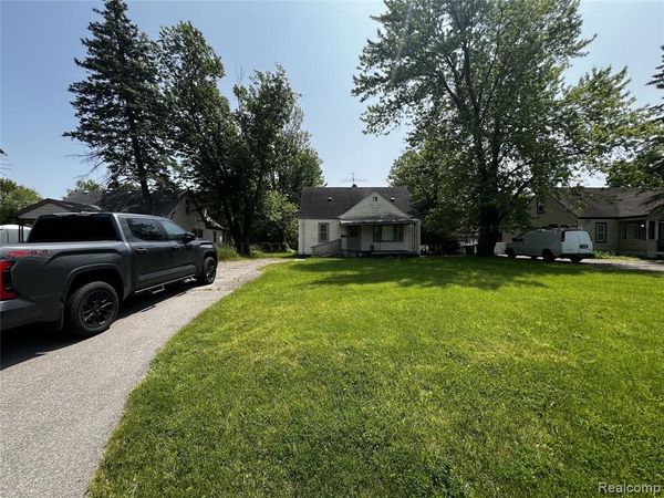 31707 Ecorse Road, Romulus, MI 48174