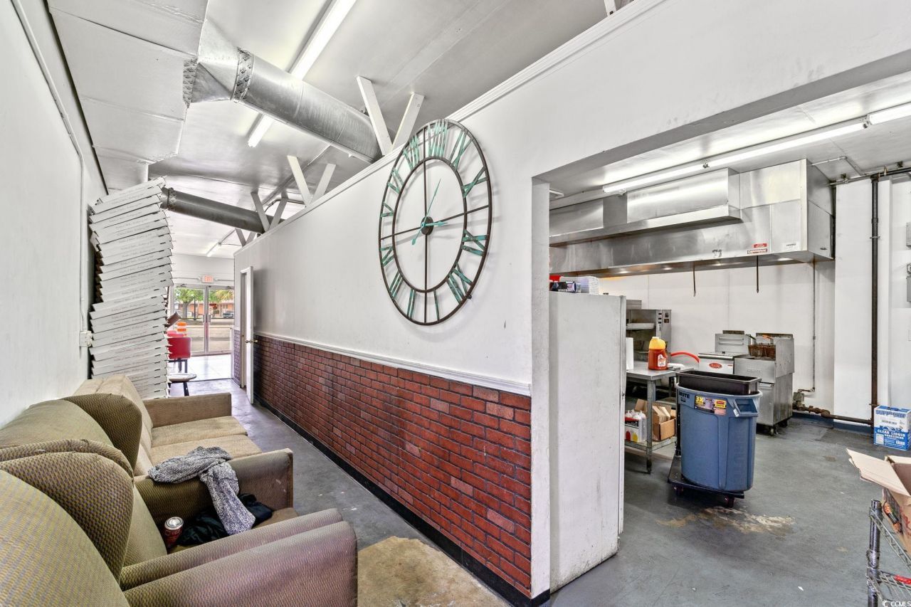 806 N Oak St. Photo 11