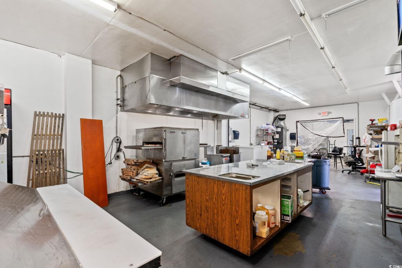 806 N Oak St. Photo 13