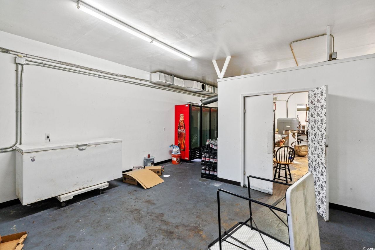 806 N Oak St. Photo 16