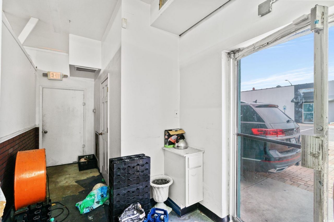 806 N Oak St. Photo 17