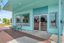 806 N Oak St. photo 4