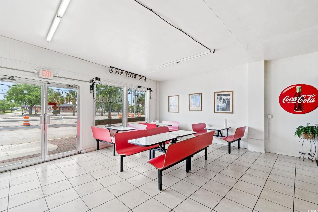 806 N Oak St. Photo 5