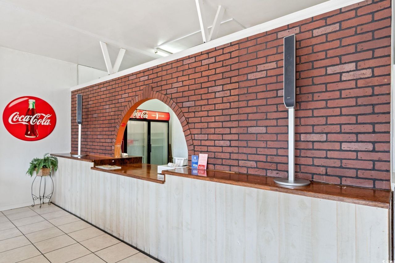 806 N Oak St. Photo 6