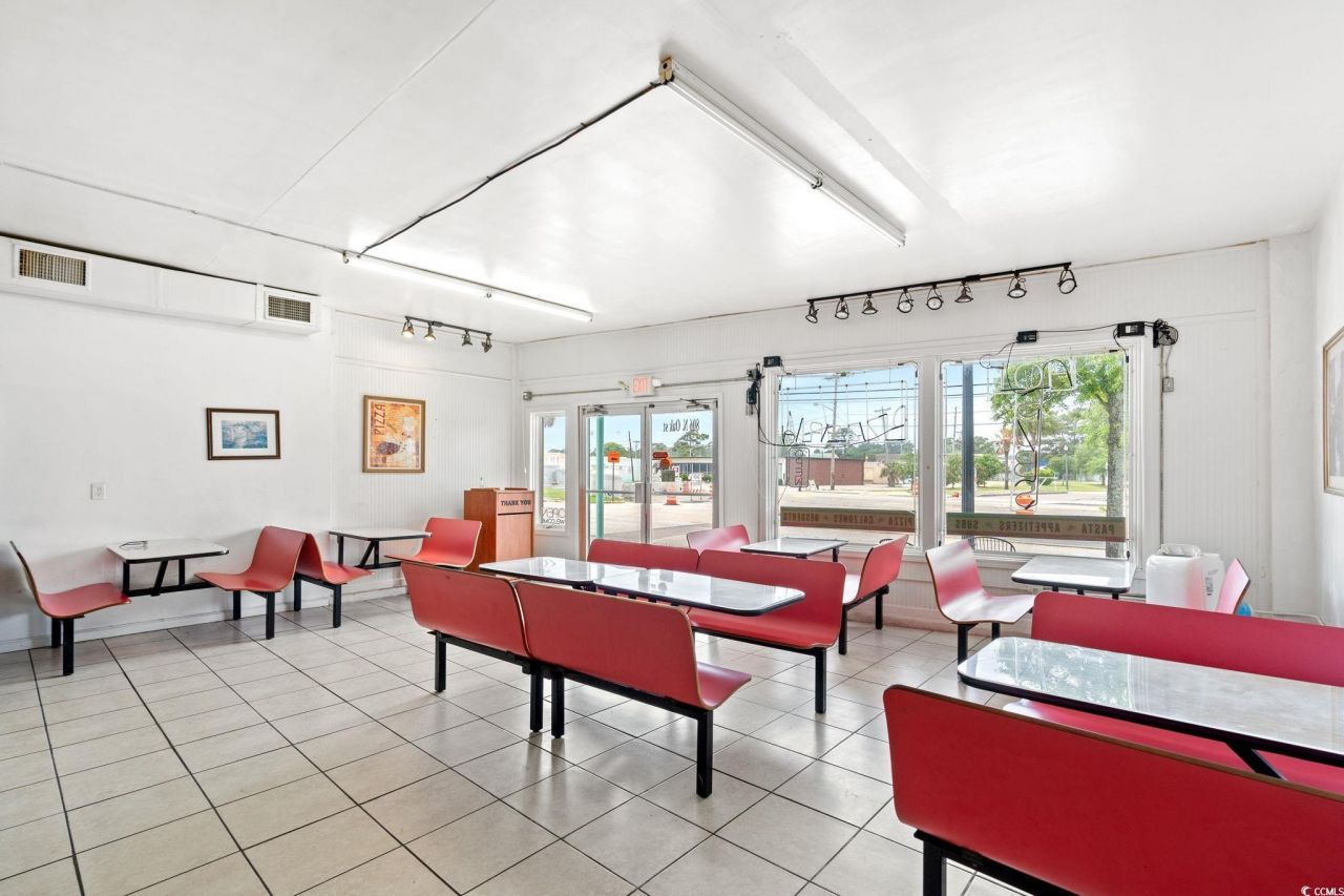 806 N Oak St. Photo 7