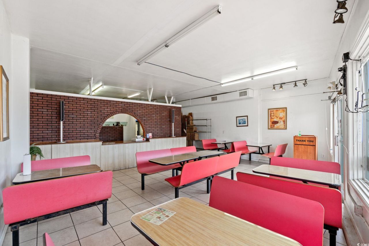 806 N Oak St. Photo 8