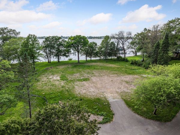 22 Dellwood Avenue, Dellwood, MN 55110