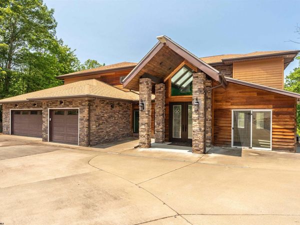 2081 Lakeside Estates, Morgantown, WV 26508