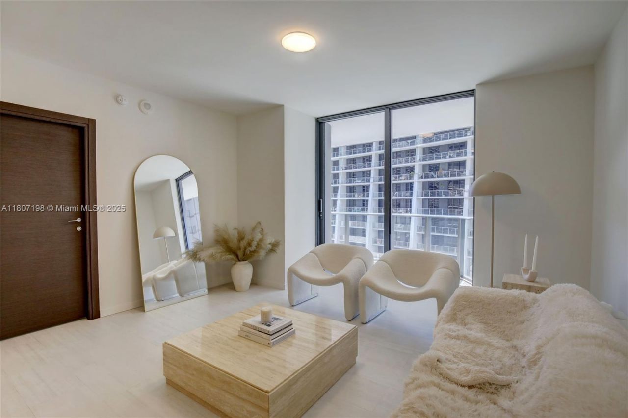 1000 Brickell Plz, Unit 2705, Miami, FL 33131 Photo