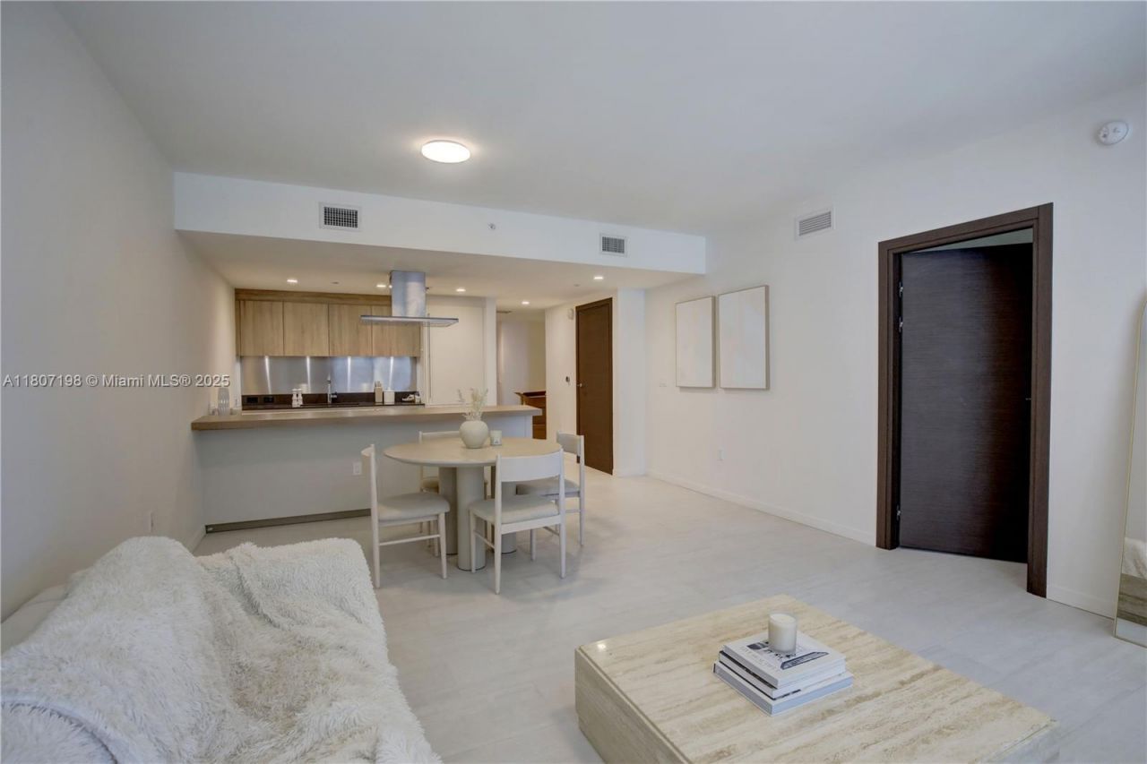 1000 Brickell Plz, Unit 2705, Miami, FL 33131 Photo