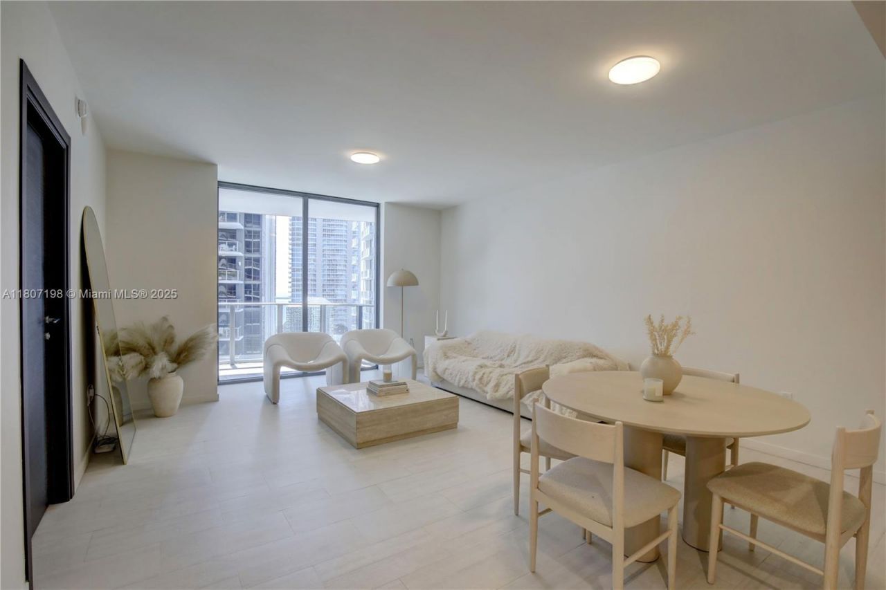 1000 Brickell Plz, Unit 2705, Miami, FL 33131 Photo