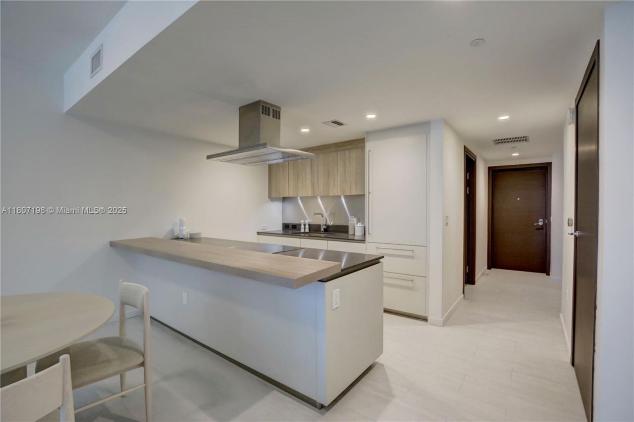 1000 Brickell Plz, Unit 2705, Miami, FL 33131 Photo
