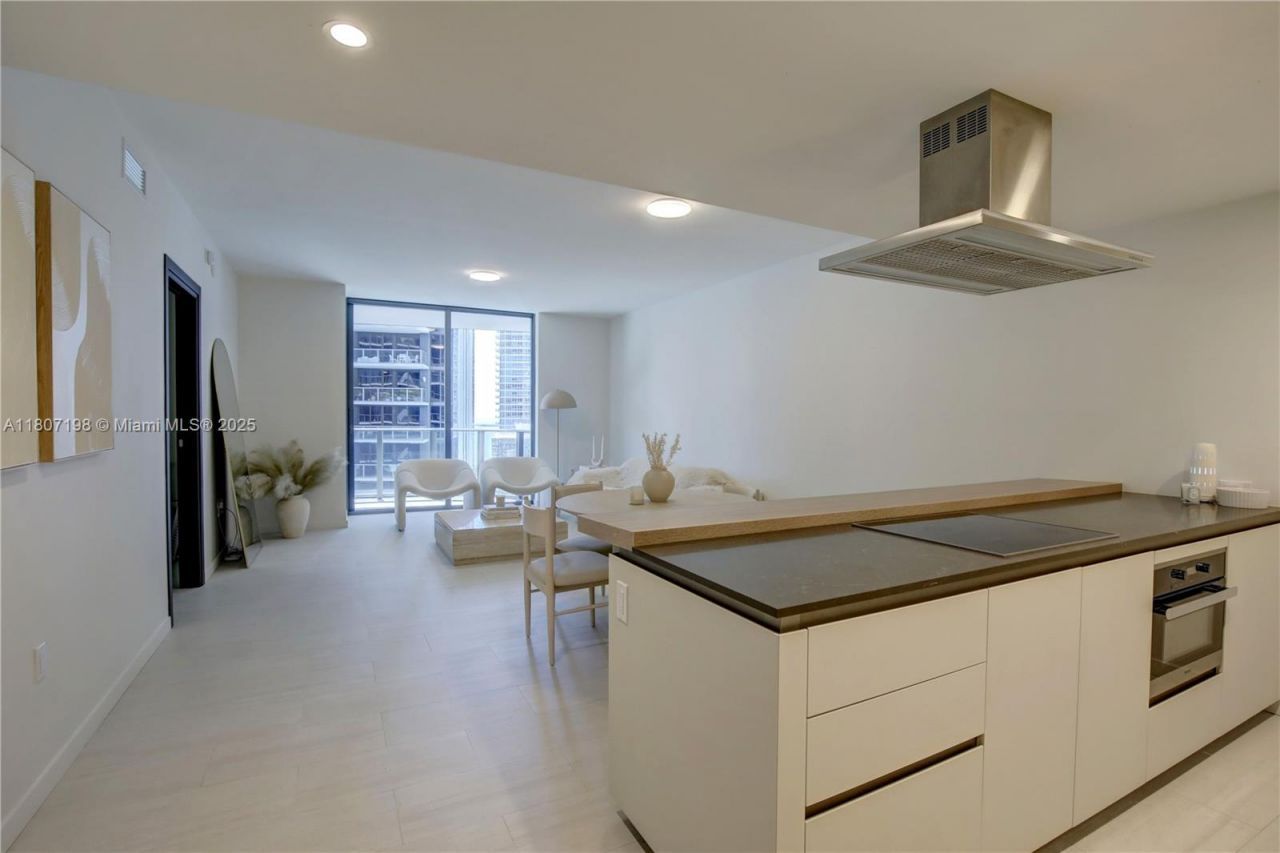 1000 Brickell Plz, Unit 2705, Miami, FL 33131 Photo