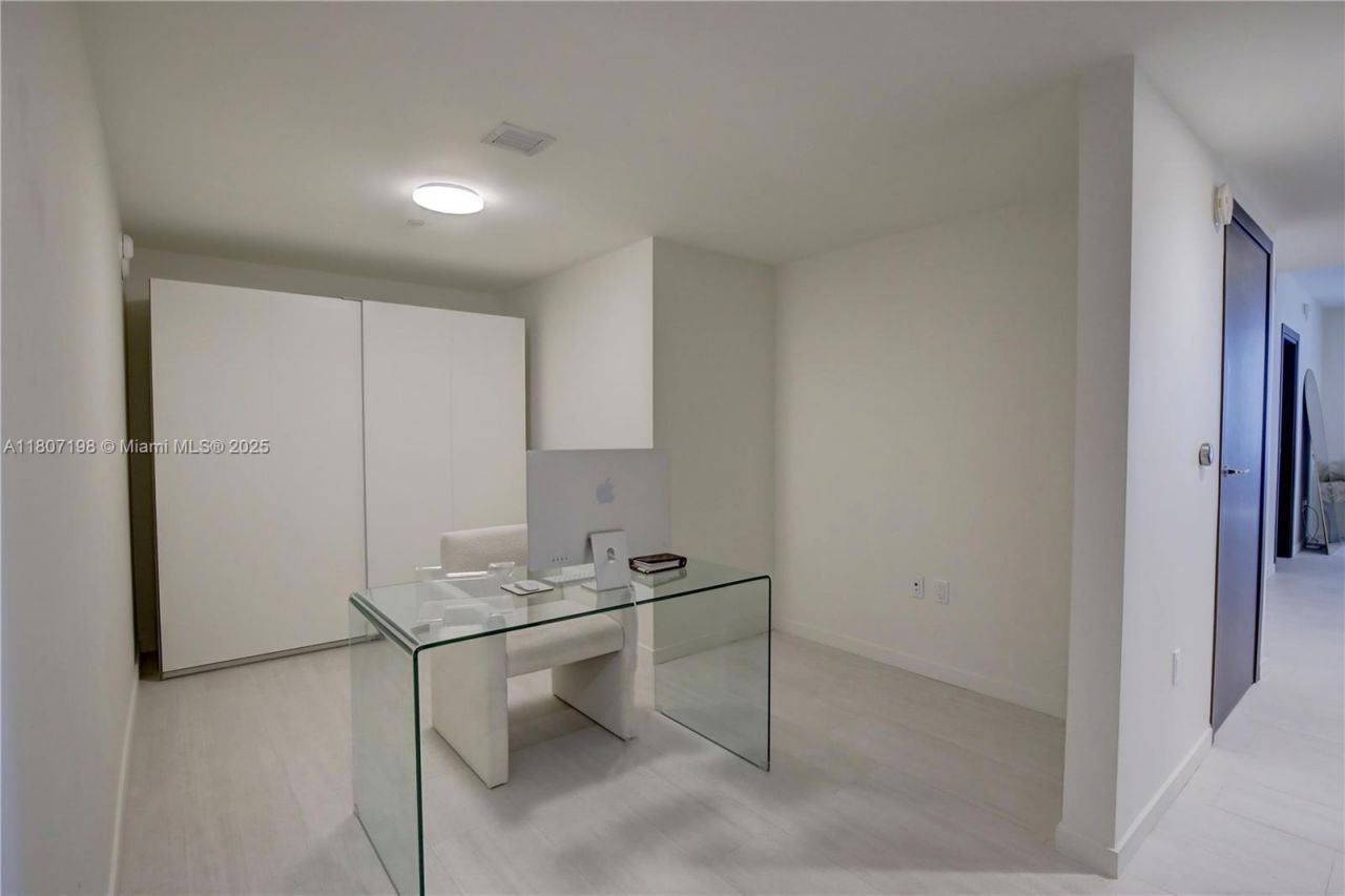 1000 Brickell Plz, Unit 2705, Miami, FL 33131 Photo