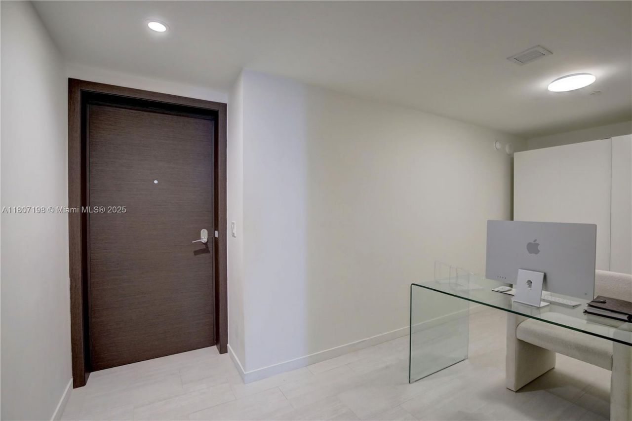 1000 Brickell Plz, Unit 2705, Miami, FL 33131 Photo