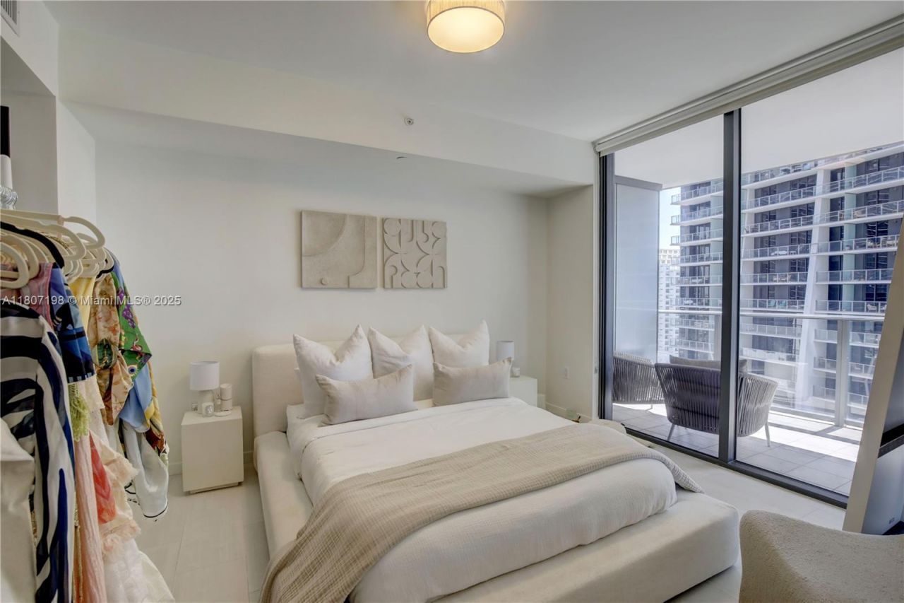 1000 Brickell Plz, Unit 2705, Miami, FL 33131 Photo