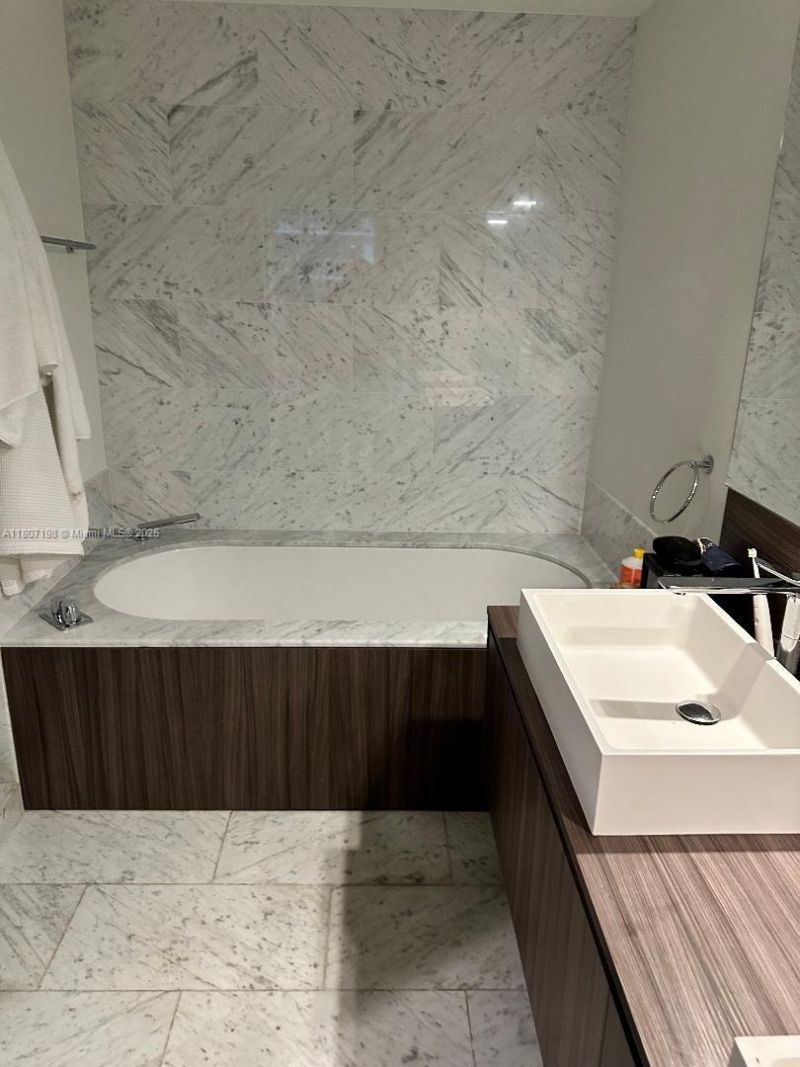 1000 Brickell Plz, Unit 2705, Miami, FL 33131 Photo