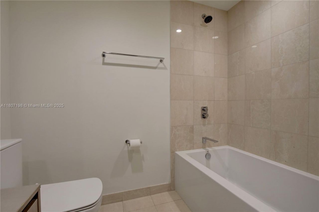 1000 Brickell Plz, Unit 2705, Miami, FL 33131 Photo