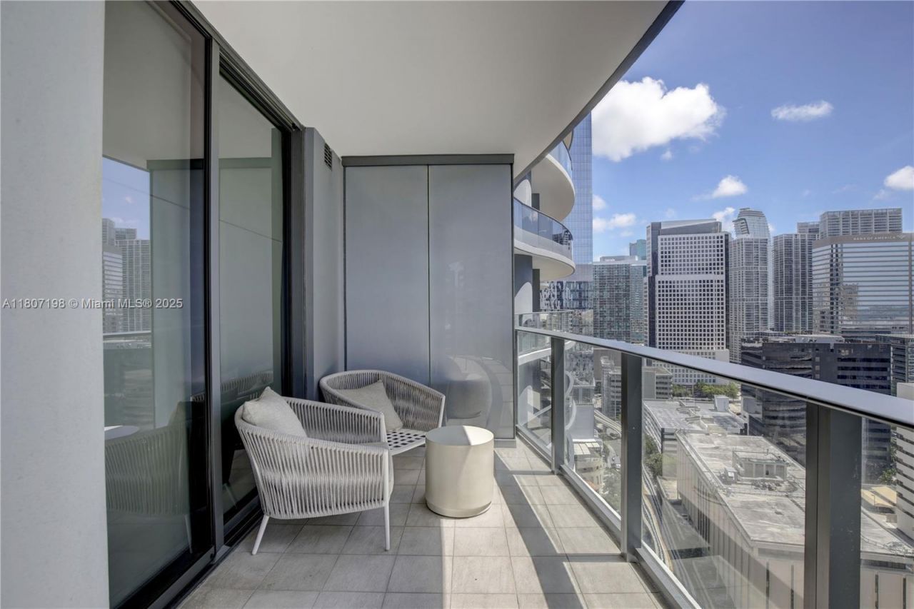 1000 Brickell Plz, Unit 2705, Miami, FL 33131 Photo