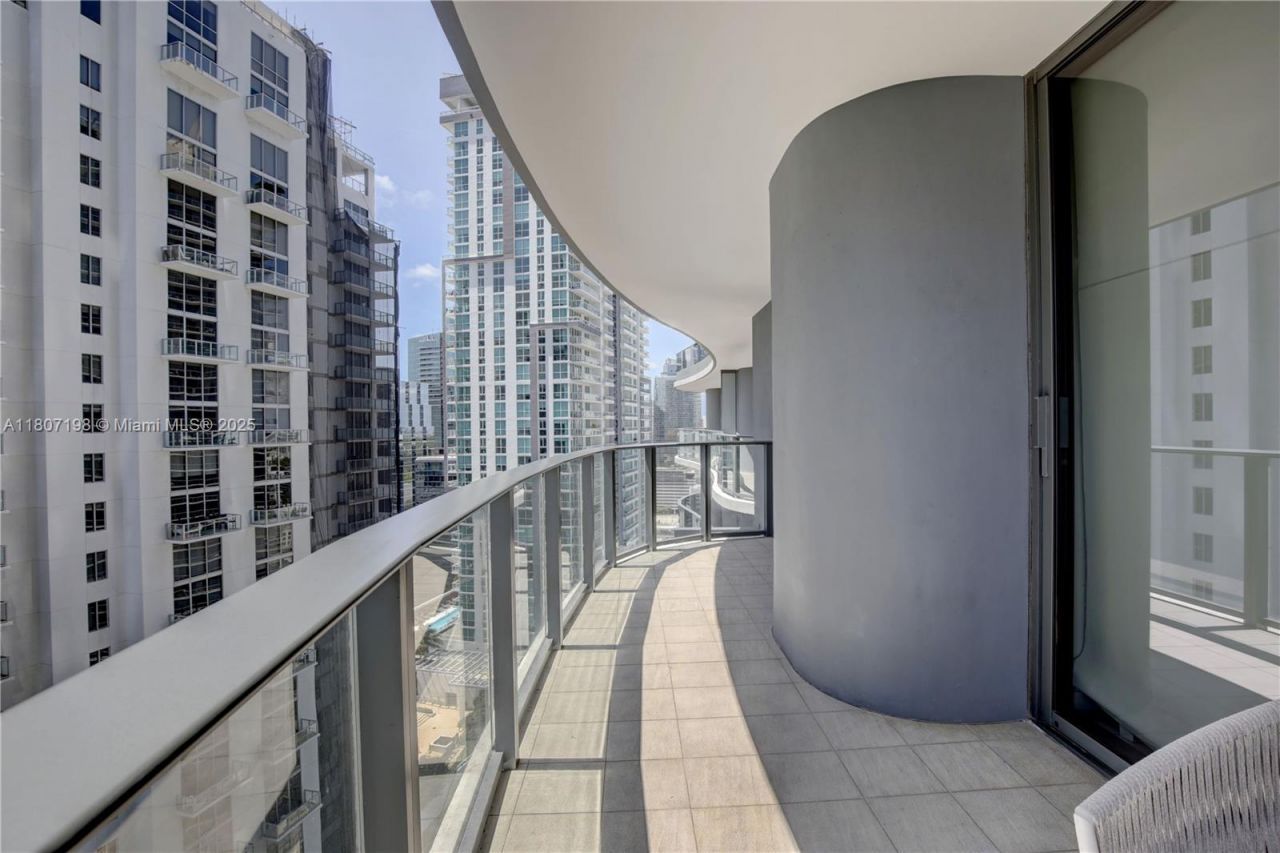 1000 Brickell Plz, Unit 2705, Miami, FL 33131 Photo