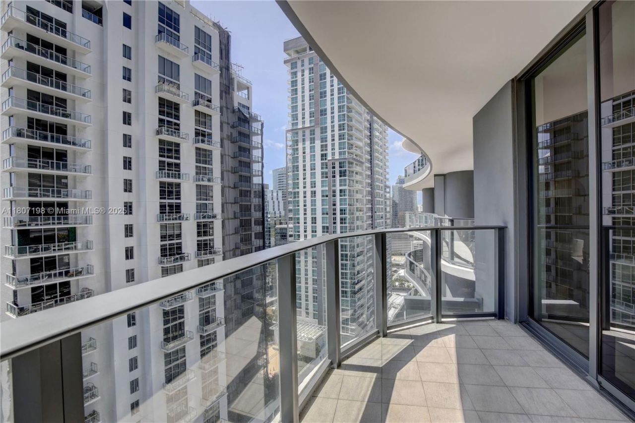 1000 Brickell Plz, Unit 2705, Miami, FL 33131 Photo