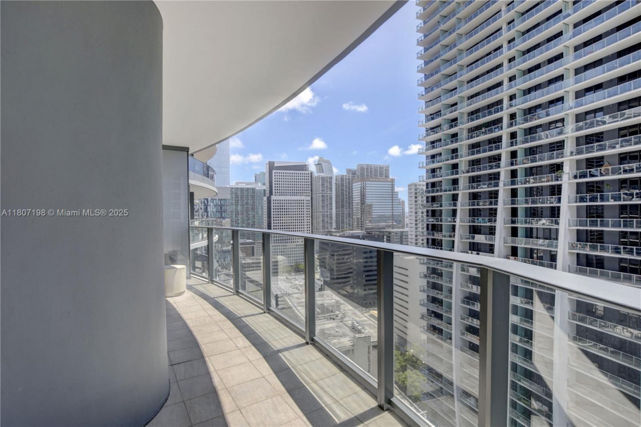1000 Brickell Plz, Unit 2705, Miami, FL 33131 Photo