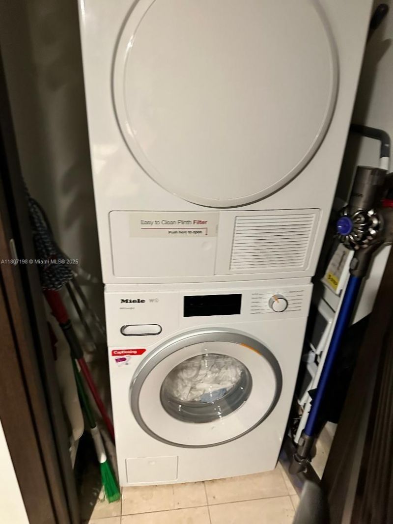 1000 Brickell Plz, Unit 2705, Miami, FL 33131 Photo