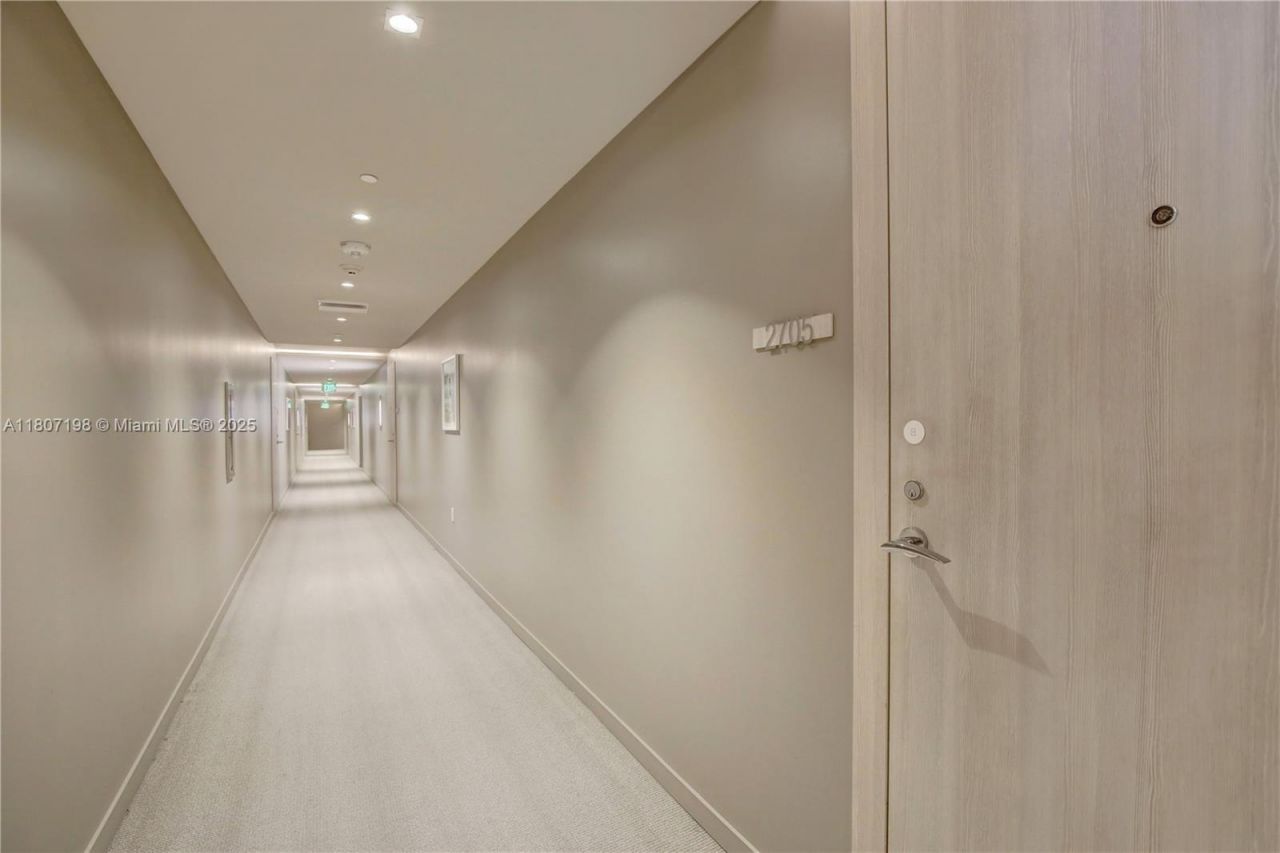 1000 Brickell Plz, Unit 2705, Miami, FL 33131 Photo