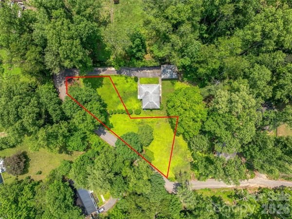 99999 W Skyland Circle, Asheville, NC 28804