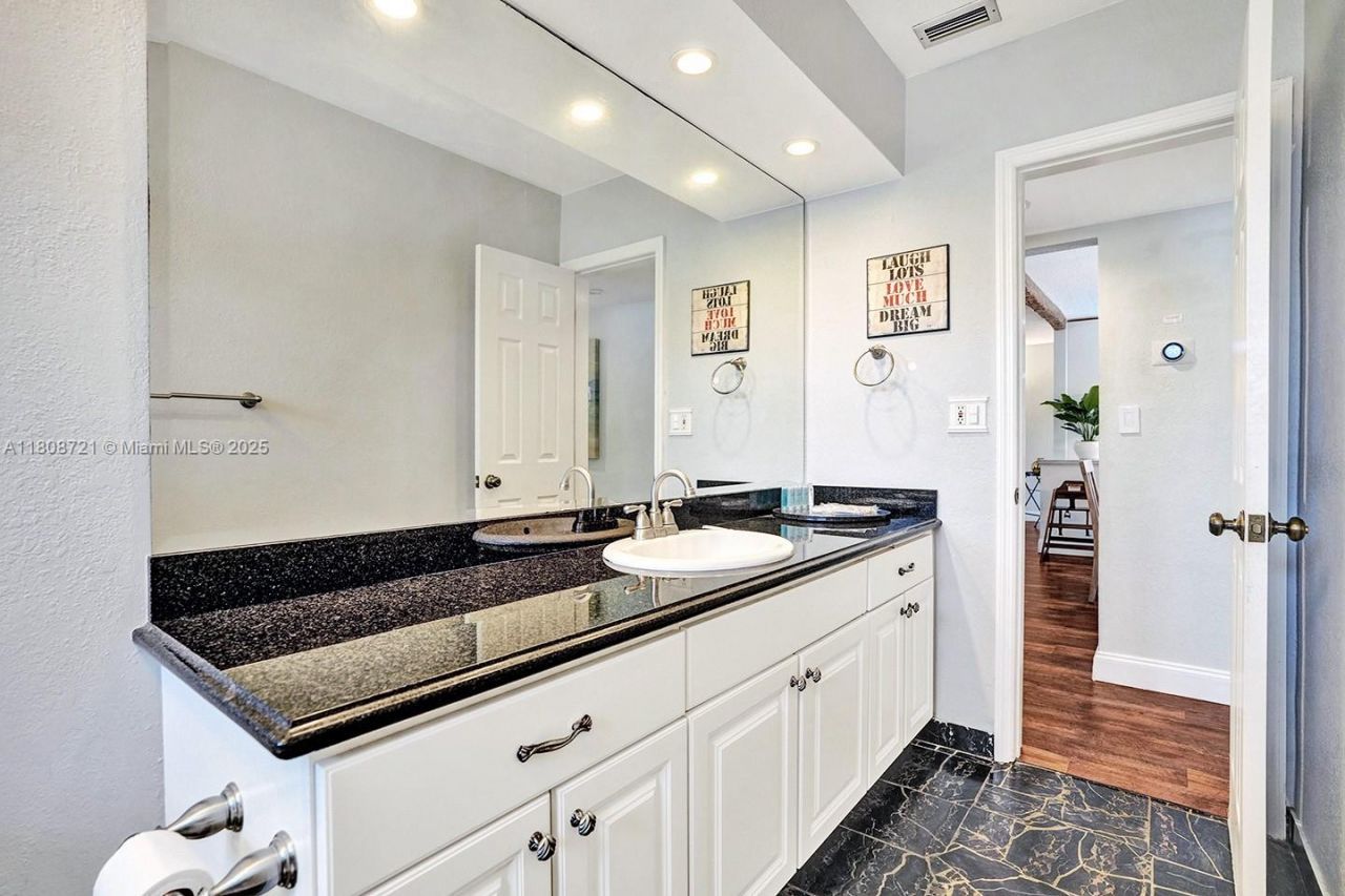 1245 Wiley St, Hollywood, FL 33019 Photo