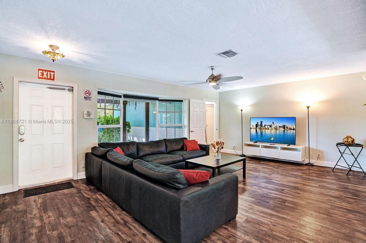 1245 Wiley St, Hollywood, FL 33019 Photo