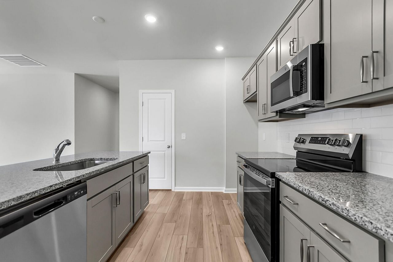 1000 Carolina Way Photo 8