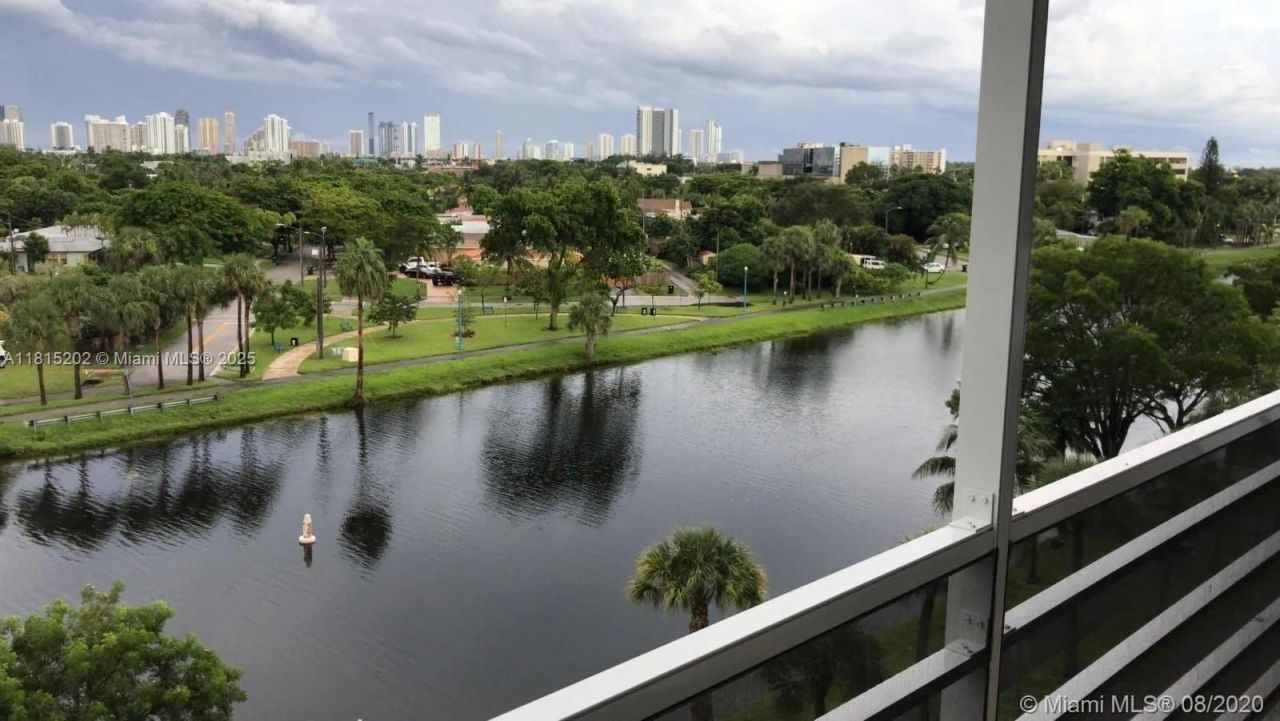 16850 S Glades Dr, Unit 8G, North Miami Beach, FL 33162 Photo
