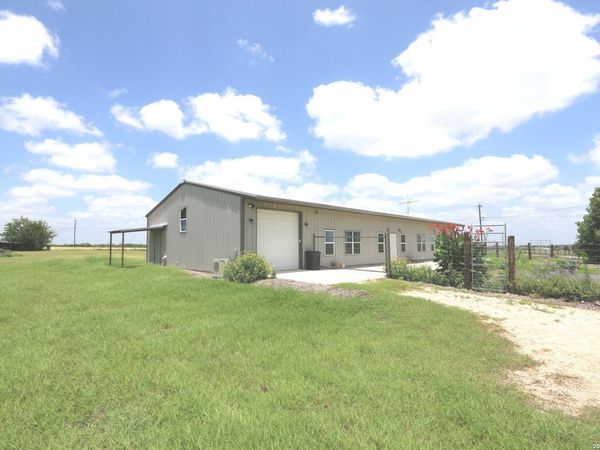 1221 N Santa Clara Rd, Marion, TX 78124