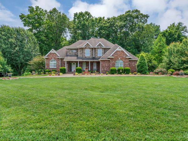4090 Ironwood Dr, Greenbrier, TN 37073