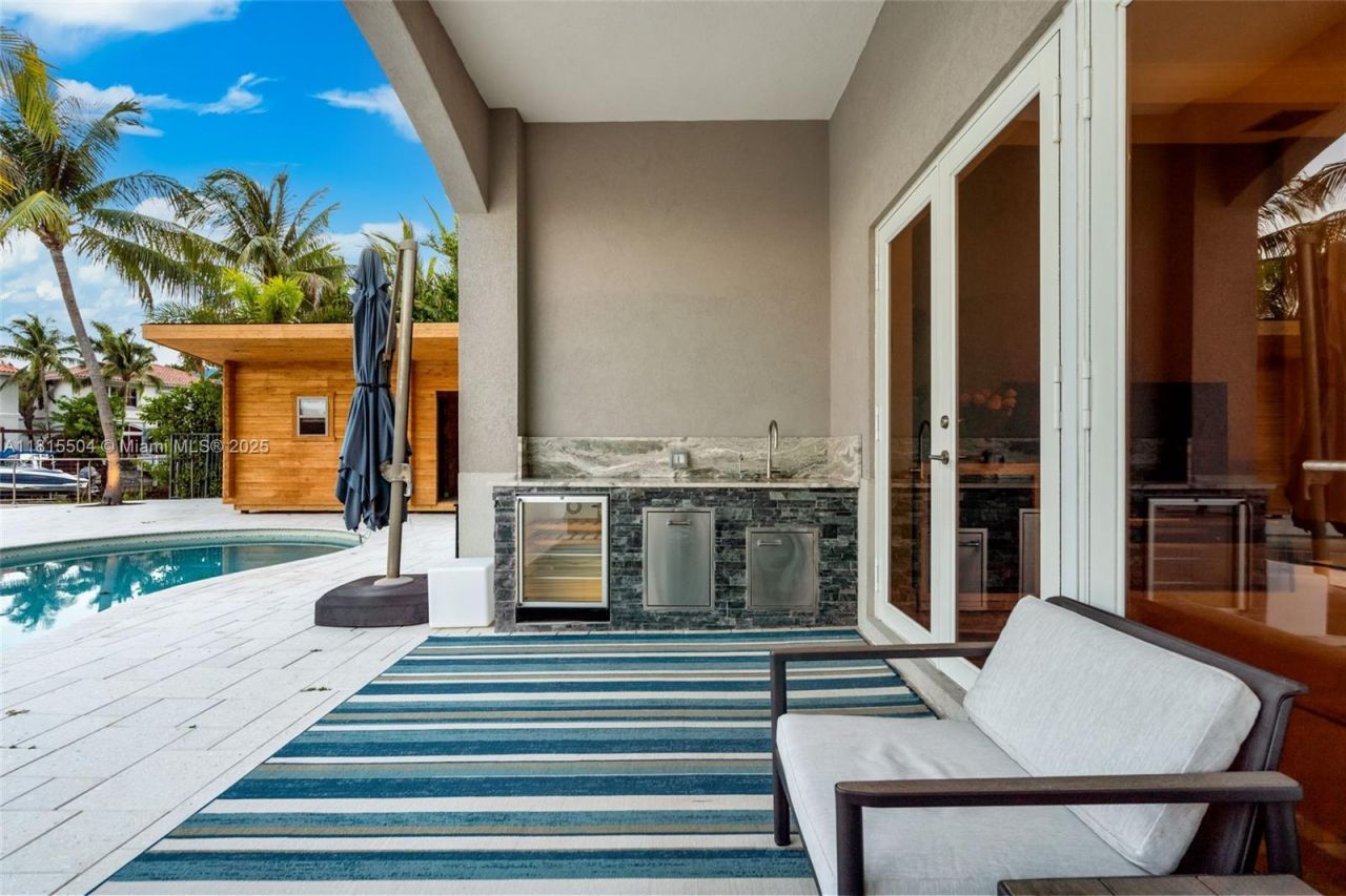 1260 Harbor Ct, Hollywood, FL 33019 Photo