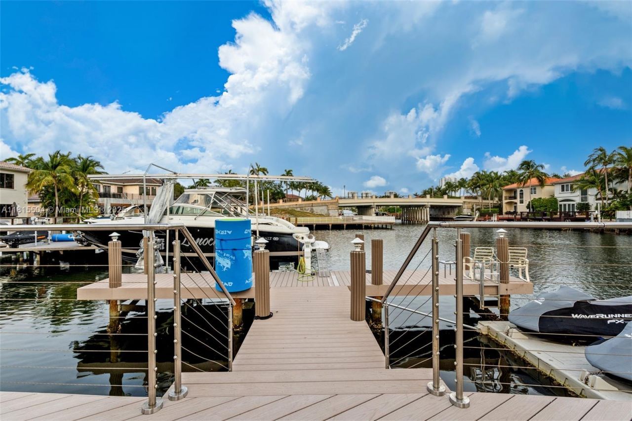 1260 Harbor Ct, Hollywood, FL 33019 Photo