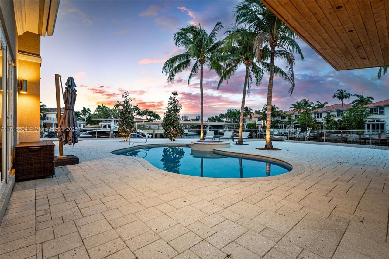 1260 Harbor Ct, Hollywood, FL 33019 Photo