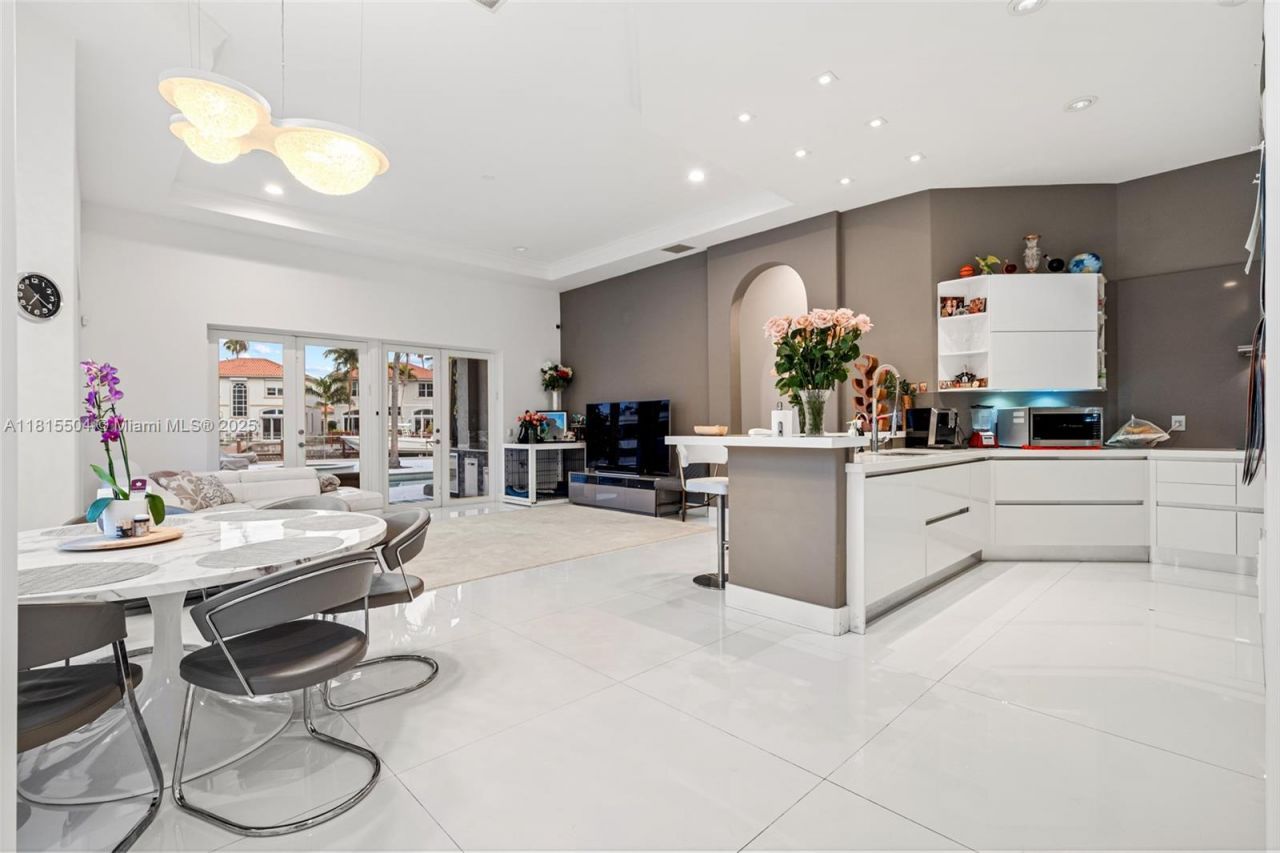 1260 Harbor Ct, Hollywood, FL 33019 Photo